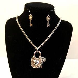 Lock & key necklace set